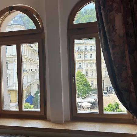 Peace In The Center Of The Colonnade! Karlovy Vary